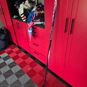 Senior Bauer Vapor FlyLite Right Handed Hockey Stick P92 (Used). BROKEN