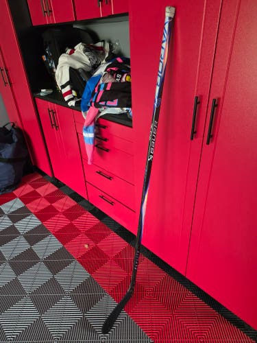 Senior Bauer Vapor FlyLite Right Handed Hockey Stick P92 (Used). BROKEN