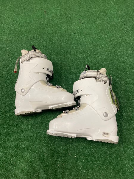 Mondo 26 & 26.5 Women's Salomon Ski Boots (Used)