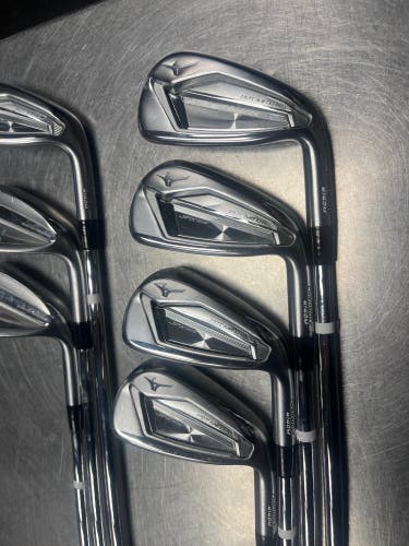 Men's Mizuno JPX 919 Hot Metal Right Handed Iron Set Regular Flex Steel Shaft (Used)