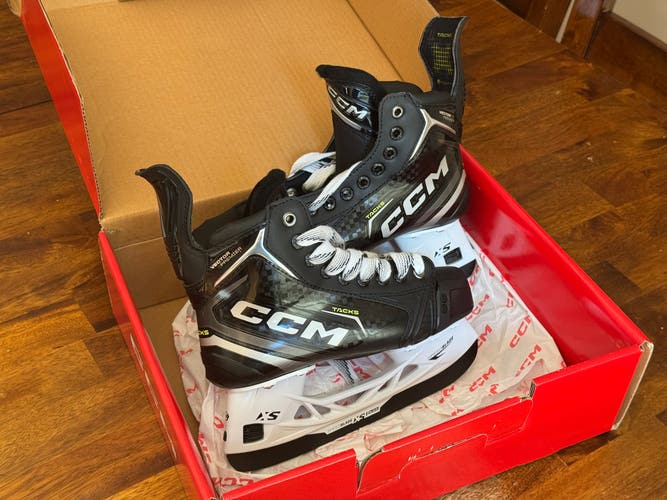 2025 CCM Tacks Vector Premier (Exclusive) Hockey Skates Wide Width Size 3.5 (New)
