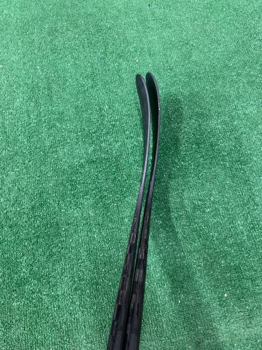 Senior Pro Blackout Extra Lite Hockey Stick Right Handed P28 (New)