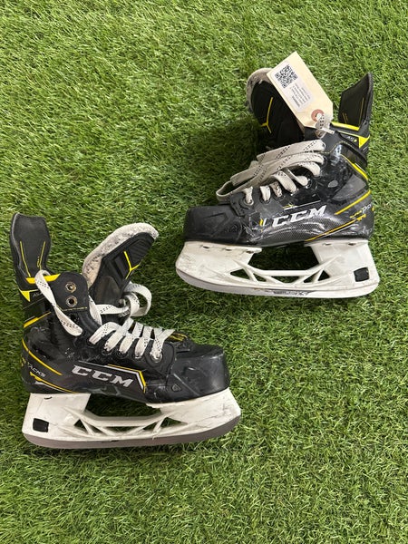Junior CCM Super Tacks AS3 Hockey Skates Regular Width Size 3 (Used)