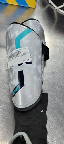 Used Soccer Shin Guards Junior None LG 11497-S000152857