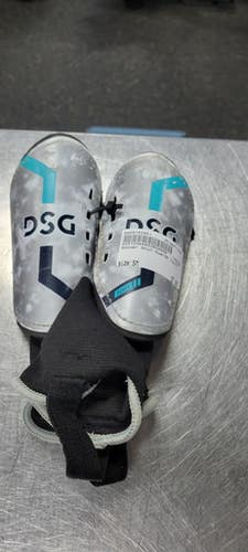 Used Soccer Shin Guards Youth None SM 11497-S000152851