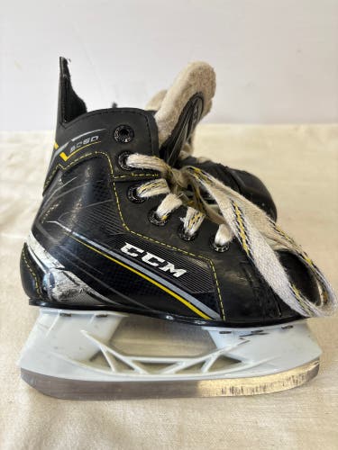 CCM Tacks 9060 Hockey Skates Regular Width 9 (Used)