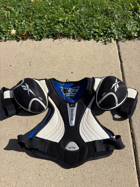Men's Medium Senior Reebok xtk Shoulder Pads (Used)