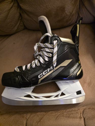 CCM Tacks AS-590 Hockey Skates Regular Width 10.5 (Used)