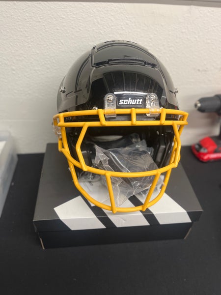 Schutt F7 2.0 Helmet (New) Adult Medium