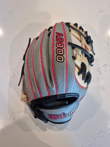 2023 Infield RH Wilson A2000 Baseball Glove 11.25" (New)