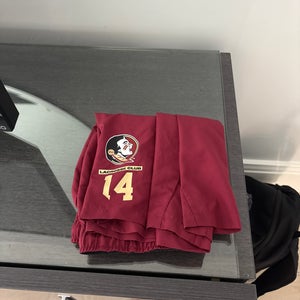 Medium Men's Nike Shorts (New)