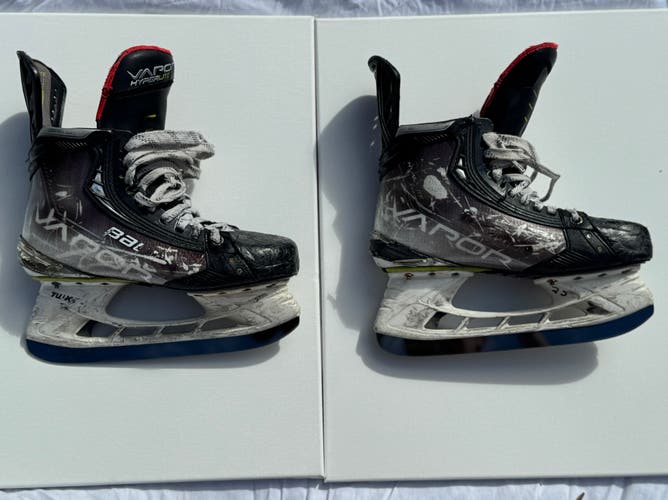 2021 Bauer Vapor Hyperlite Hockey Skates Size 6.5 (Used)