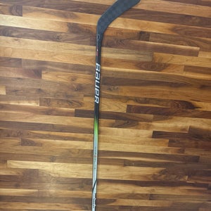 Senior Bauer Vapor Hyperlite 2 Right Handed Hockey Stick P90TM (Used)