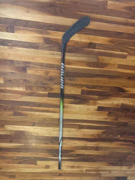 Senior Bauer Vapor Hyperlite 2 Right Handed Hockey Stick P90TM (Used)