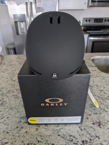 Unisex Medium Oakley MOD1 Helmet (New) FIS Legal