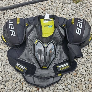 Extra Large Senior Bauer Supreme Mach Shoulder Pads (Used)