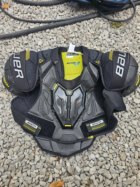 Extra Large Senior Bauer Supreme Mach Shoulder Pads (Used)