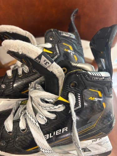 Bauer Supreme M5 Pro Hockey Skates EE Wide Size 3.5 (Used)