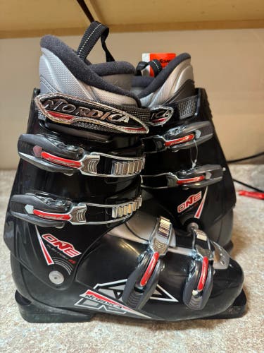 28 28.5 Nordica One Ski Boots downhill skiing boots (Used) 280 285