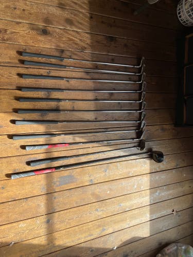 Men's TaylorMade 320 Right Handed Iron Set Regular Flex (11 Clubs) #3 - #9, PW, D, 60 degree, putter