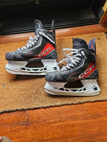 CCM JetSpeed FT870 Hockey Skates 7 (Used)