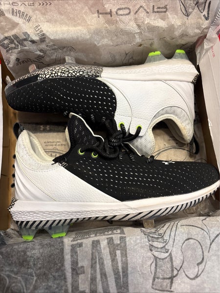 Under Armour Harper 5 Black/White Men’s 10.5  Metal Baseball Cleats - NEW IN BOX