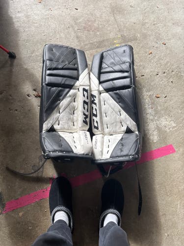 26" CCM Extreme Flex 5.5 Goalie Leg Pads (Used)