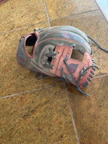 2023 Wilson A2000 RH Infield Baseball Glove 11.25" (Used)