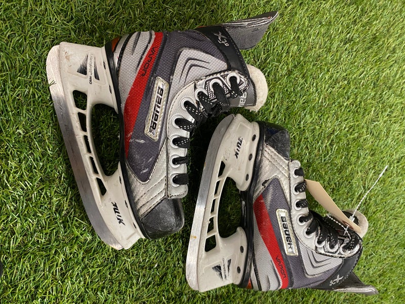 Youth 11 Bauer Vapor X3.0 Hockey Skates (Used)