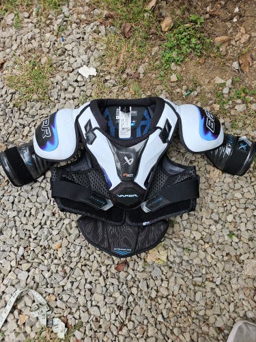 Medium Senior Bauer Vapor Flylite Shoulder Pads (Used)