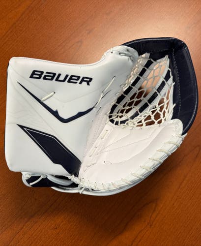Bauer Vapor Flylite Senior Goalie Catch Glove White/Navy