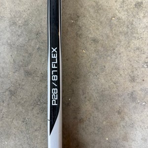 Senior Bauer Vapor Hyperlite 2 Right Handed Hockey Stick P28 (Used)