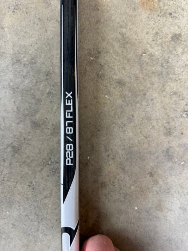 Senior Bauer Vapor Hyperlite 2 Right Handed Hockey Stick P28 (Used)