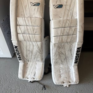 30" 2023 Vaughn Velocity V9 Goalie Leg Pads (Used)
