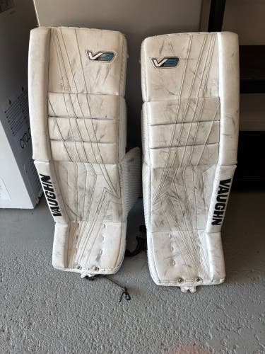 30" 2023 Vaughn Velocity V9 Goalie Leg Pads (Used)
