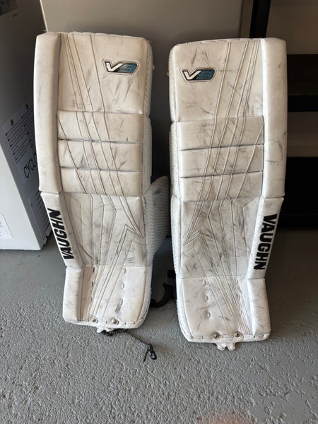 30" 2023 Vaughn Velocity V9 Goalie Leg Pads (Used)