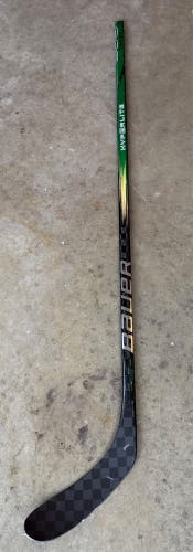 Senior Bauer Vapor Hyperlite 2 Right Handed Hockey Stick P28 (Used)
