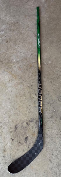 Senior Bauer Vapor Hyperlite 2 Right Handed Hockey Stick P28 (Used)