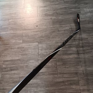 Senior Easton Synergy HTX Left Hand Hockey Stick Toe Pattern