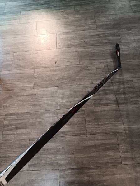 Senior Easton Synergy HTX Left Hand Hockey Stick Toe Pattern