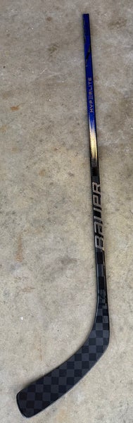 Senior Bauer Vapor Hyperlite 2 Right Handed Hockey Stick Mid Pattern Pro Stock (Used)