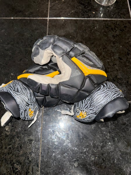 Towson University Tigers Under Armour Engage 2 Lacrosse Gloves 13" (Used)