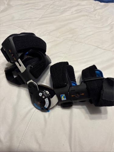 Ossur Right Cushioned Arm Brace