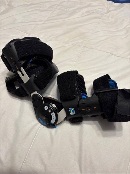 Ossur Right Cushioned Arm Brace