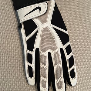 Single right hand Nike D-Tack 6.0 Lineman Glove Size: Youth Large (YL)