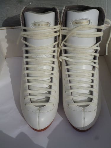 Riedell Silver Star #355 Ladies Figure Skating Boots, Size 7.5 B/A Width