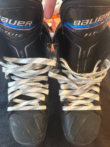 2025 Bauer Vapor Flylite Hockey Skates Regular Width 7 (Used)