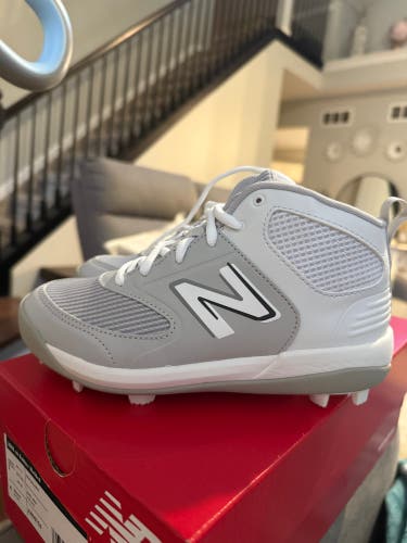 Gray Kid's 2Y (Big Kids / Youth) Youth New Balance 3000v6 Molded Cleats (New)