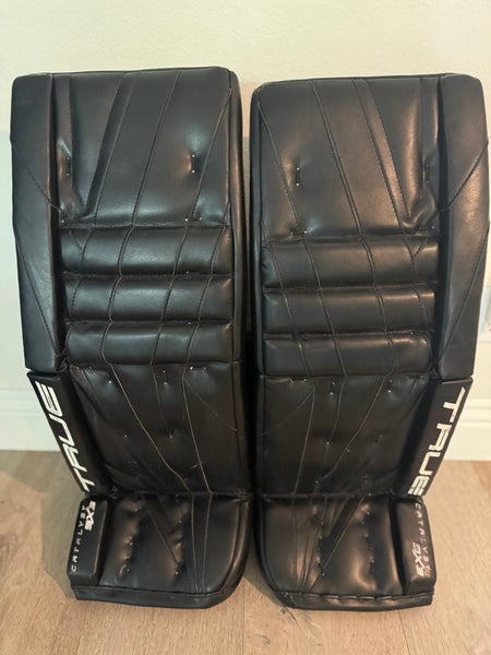 32" True Catalyst 9X3 Goalie Leg Pads (Used)