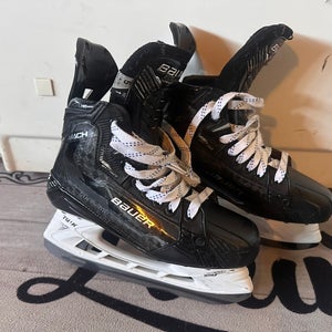 Bauer Supreme Mach Hockey Skates Size 5 (Used)